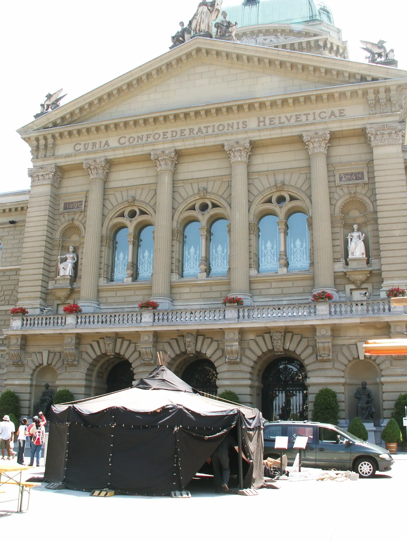 Schwarze Jurte (freistehend), Marion Linke, 2005